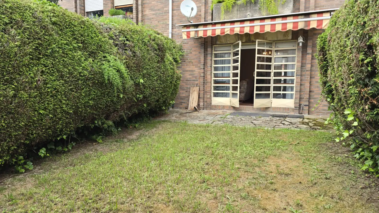 Jardí de Casa adosada en venda en Torrelavega  amb Calefacció, Jardí privat i Parquet