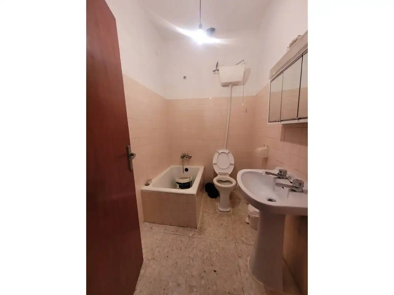 Bany de Casa o xalet en venda en Baza amb Jardí privat, Terrassa i Moblat