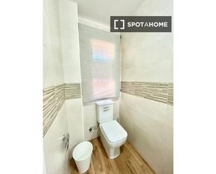 Bathroom of Flat to rent in  Madrid Capital  with Air Conditioner, Heating and Furnished