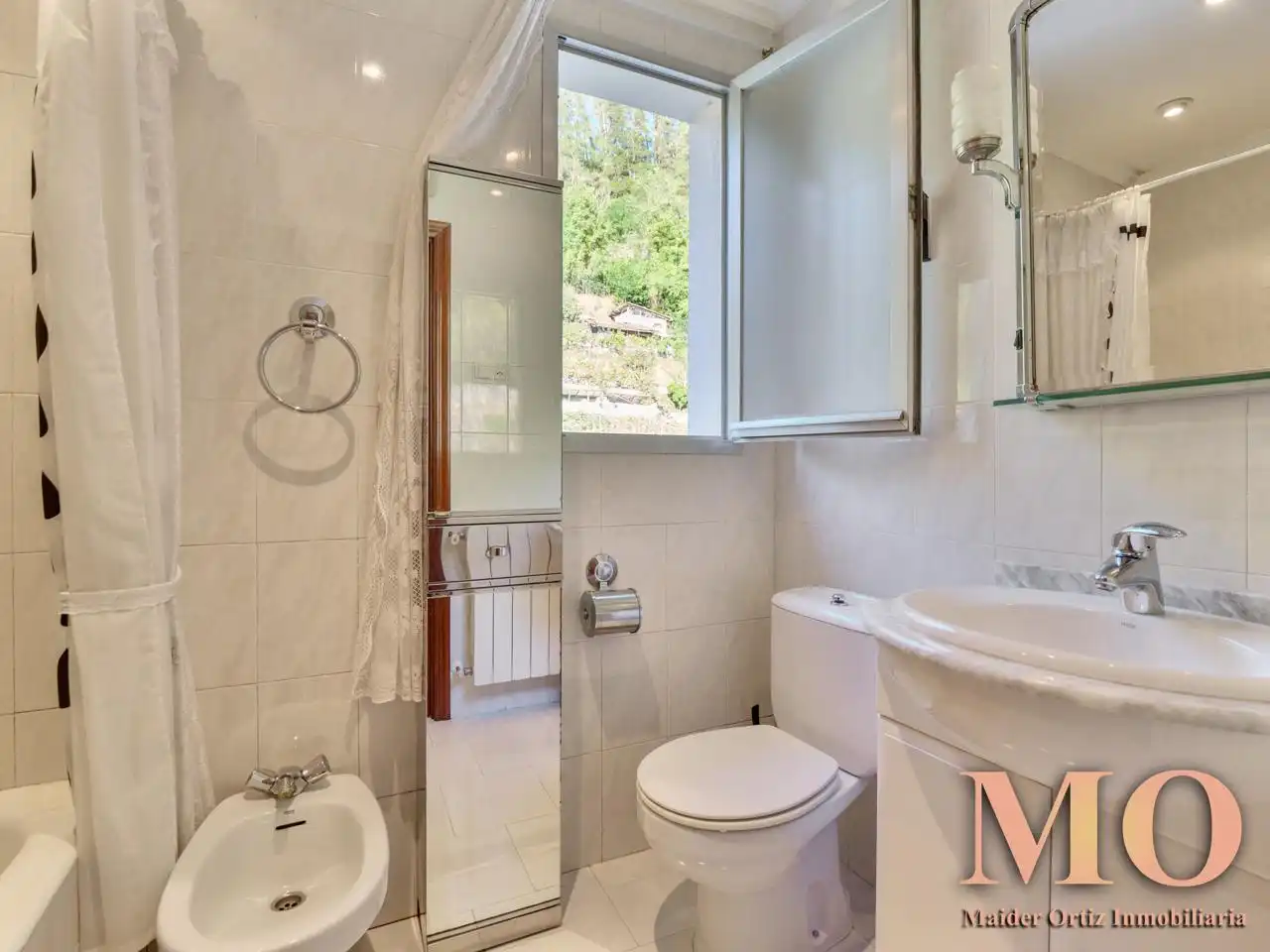 Baño de Ático en venta en Bergara con Calefacción, Terraza y Trastero