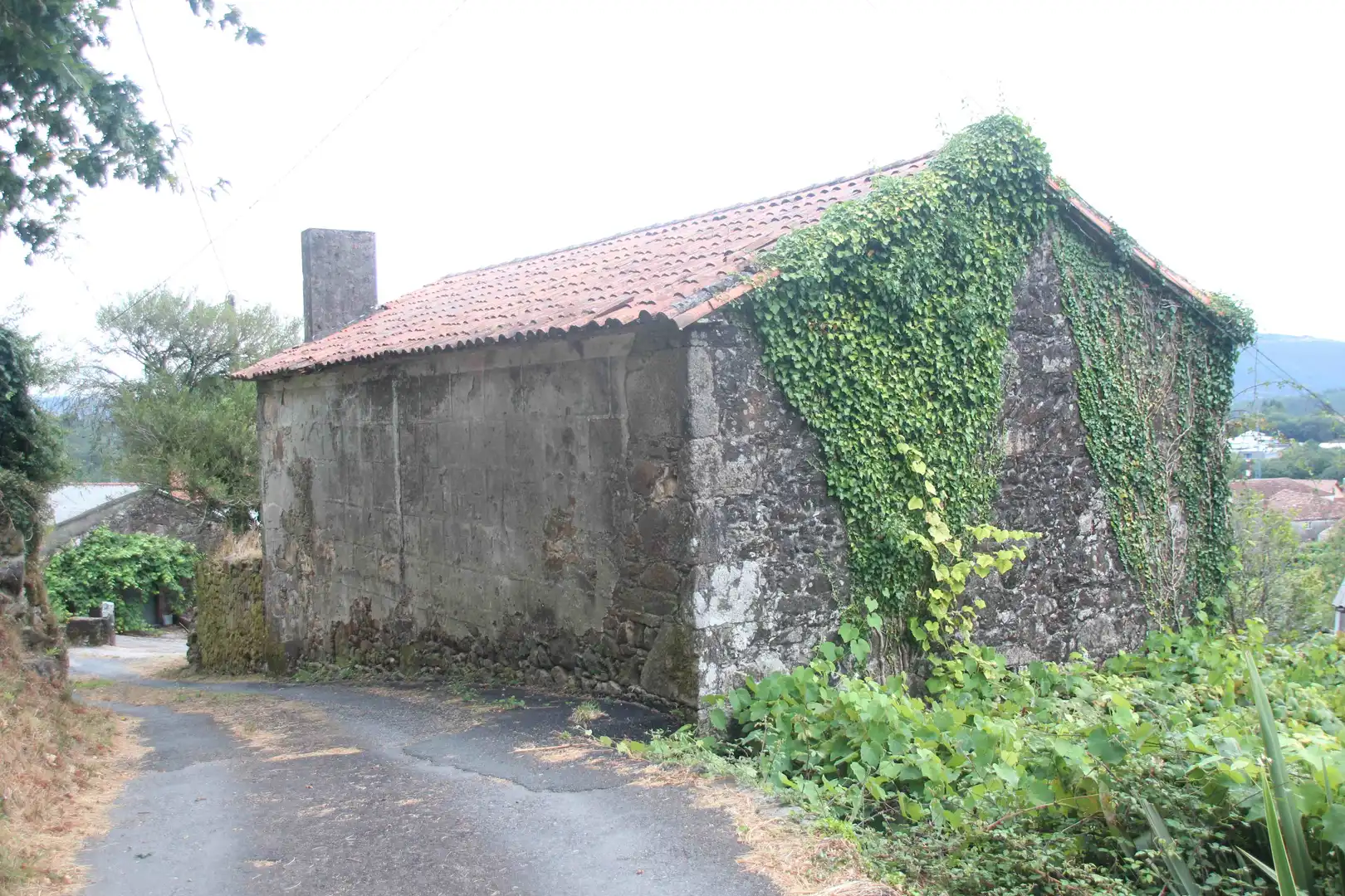 Außenansicht von Country house zum Verkauf in Rois