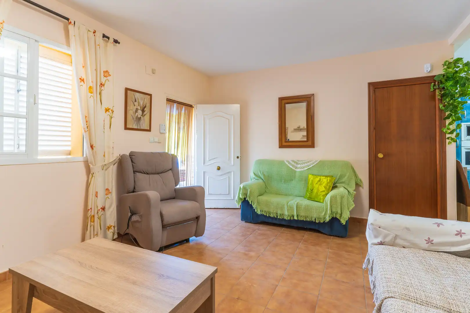 Sala de estar de Finca rústica en venta en Bonares con Aire acondicionado, Jardín privado y Terraza