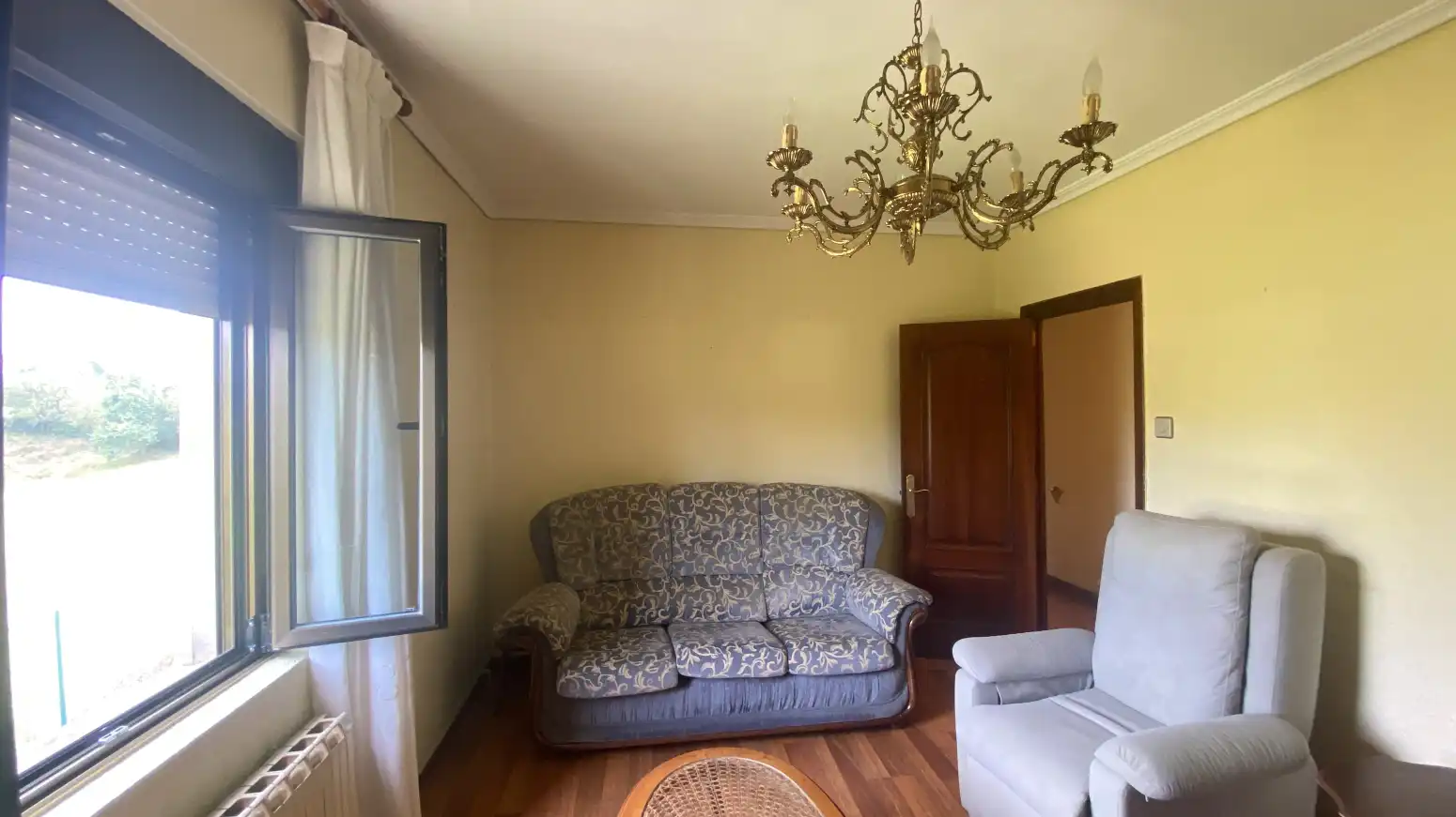 Wohnzimmer von Haus oder Chalet zum Verkauf in Polanco mit Heizung, Privatgarten und Parkett