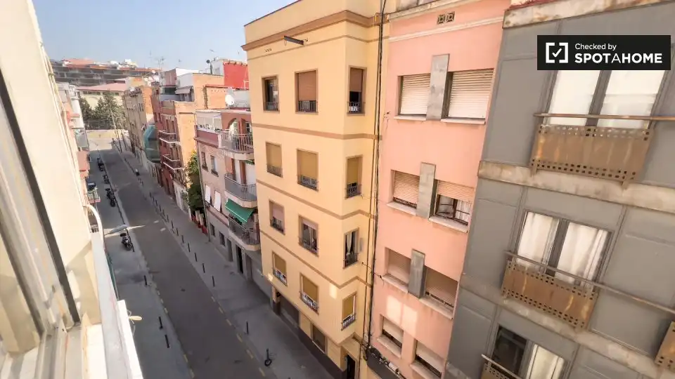 Vista exterior de Pis per a compartir en L'Hospitalet de Llobregat amb Aire condicionat, Calefacció i Moblat