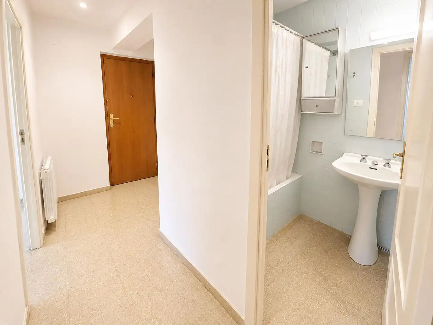 Baño de Piso en venta en Valencia con Calefacción y Balcón
