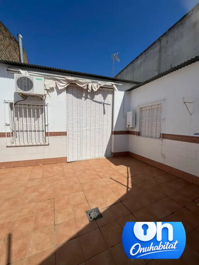 Vista exterior de Pis en venda en Bollullos Par del Condado amb Aire condicionat, Traster i Moblat
