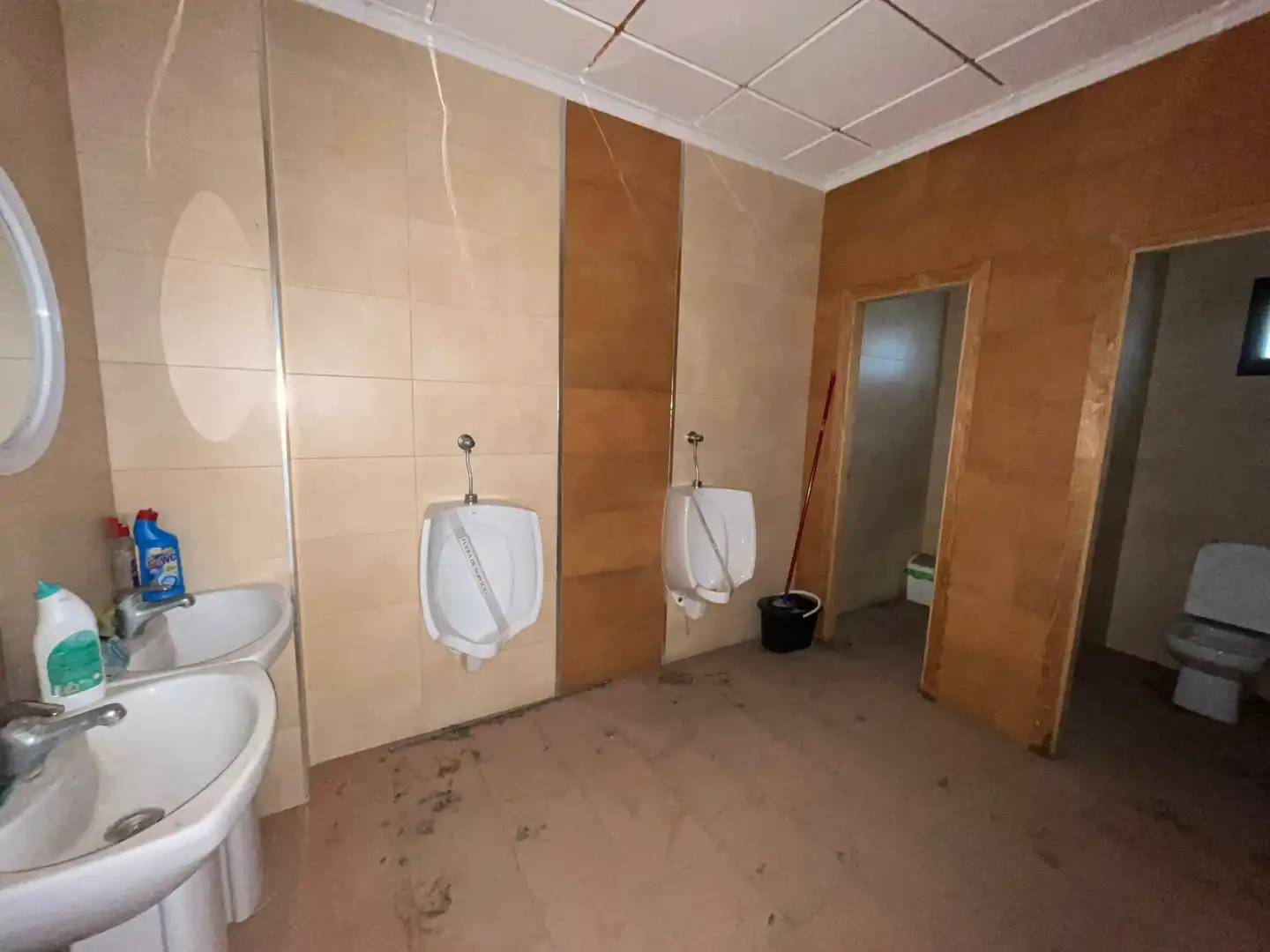 Badezimmer von Fabrikhallen zum Verkauf in San Vicente del Raspeig / Sant Vicent del Raspeig mit Alarm