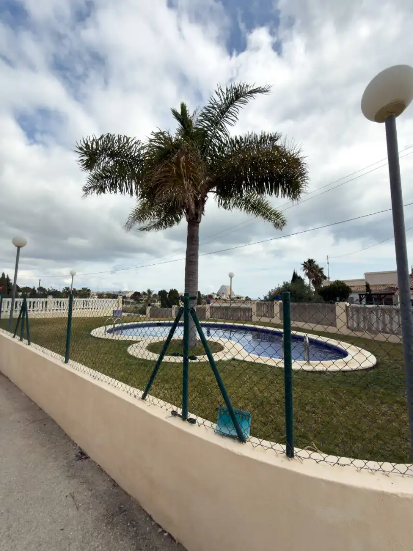 Piscina de Casa adosada en venda en Calpe / Calp amb Aire condicionat, Terrassa i Moblat