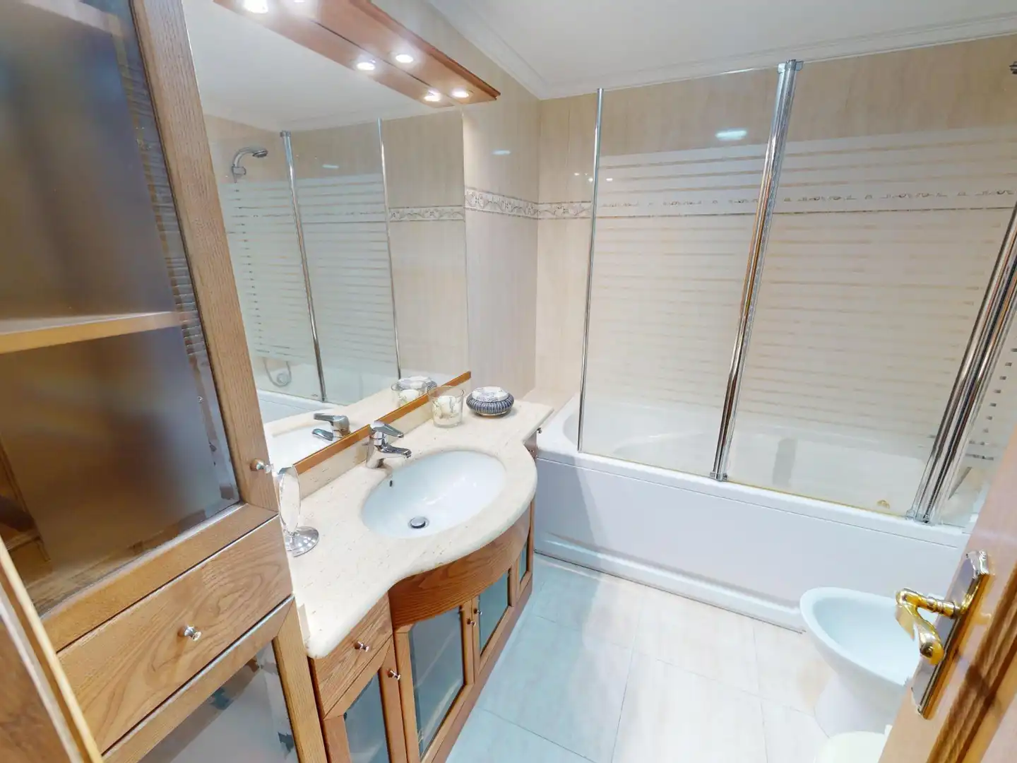 Baño de Piso en venta en Valencia con Aire acondicionado, Calefacción y Balcón