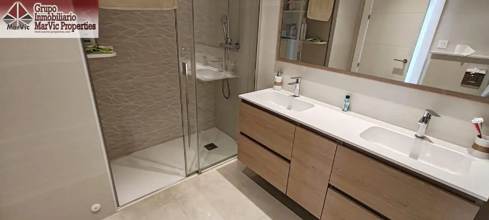 Bany de Casa o xalet en venda en Benidorm amb Aire condicionat i Jardí privat