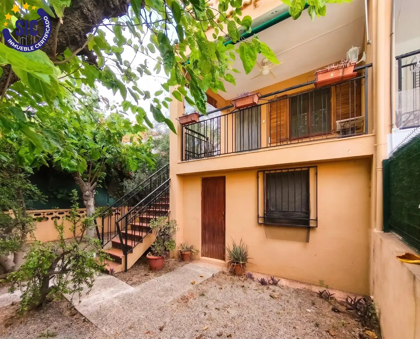 Vista exterior de Casa adosada en venta en Benicasim / Benicàssim con Terraza y Piscina comunitaria