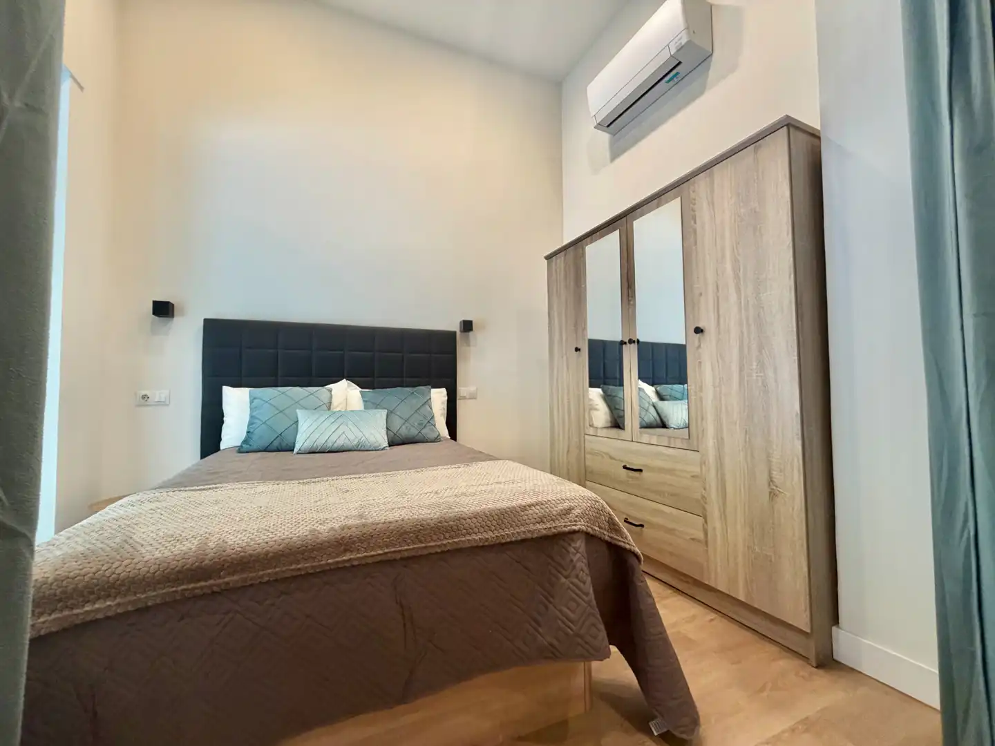 Schlafzimmer von Geschaftsraum zum Verkauf in Madrid mit Klimaanlage, Heizung und Möbliert