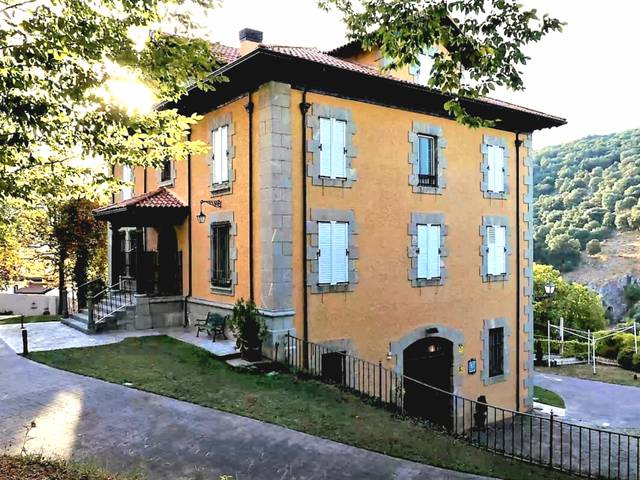 Edificio en Venta en Calle Pedro de la Riva en Ortigosa de Cameros