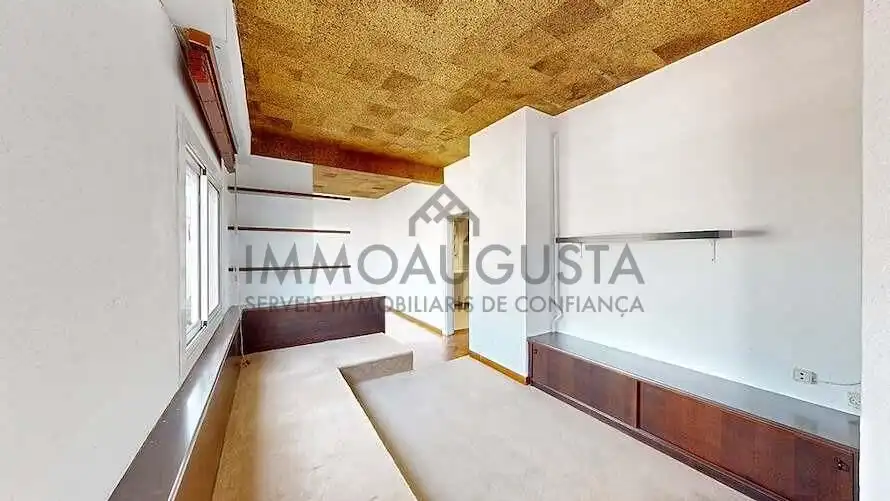 Vista exterior de Pis en venda en Barcelona amb Parquet i Terrassa