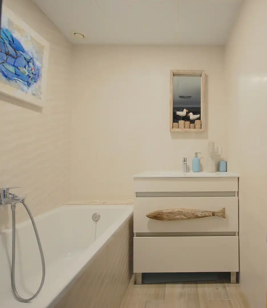 Bany de Apartament en venda en L'Escala amb Aire condicionat, Calefacció i Terrassa