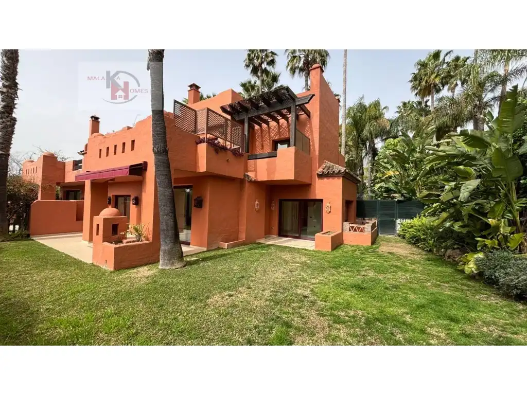 Casa adosada en venta en Lomas de Marbella Club