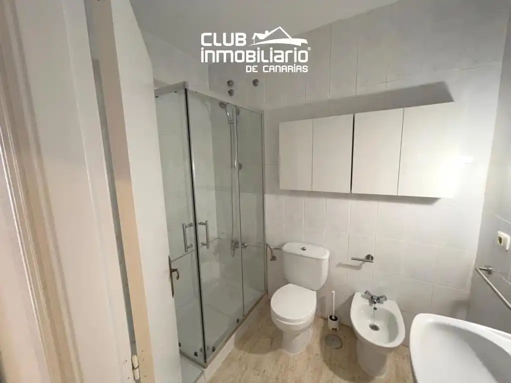 Bany de Pis de lloguer en Adeje amb Terrassa, Moblat i Piscina comunitària