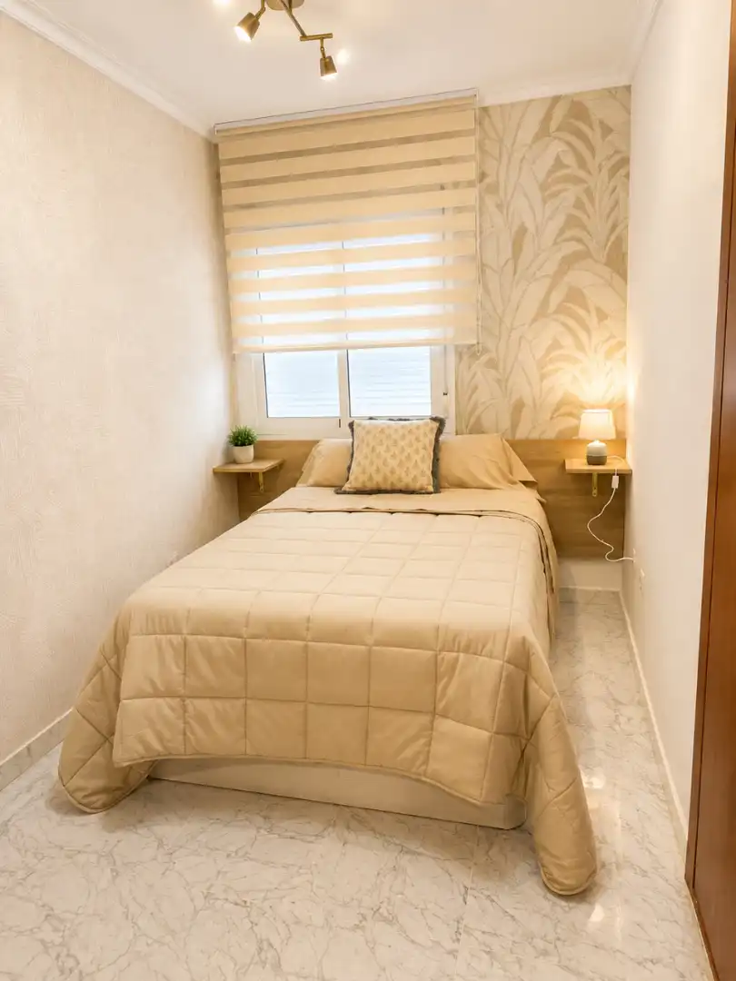 Bedroom of Study for share in Sevilla  with Air Conditioner, Heating and Furnished