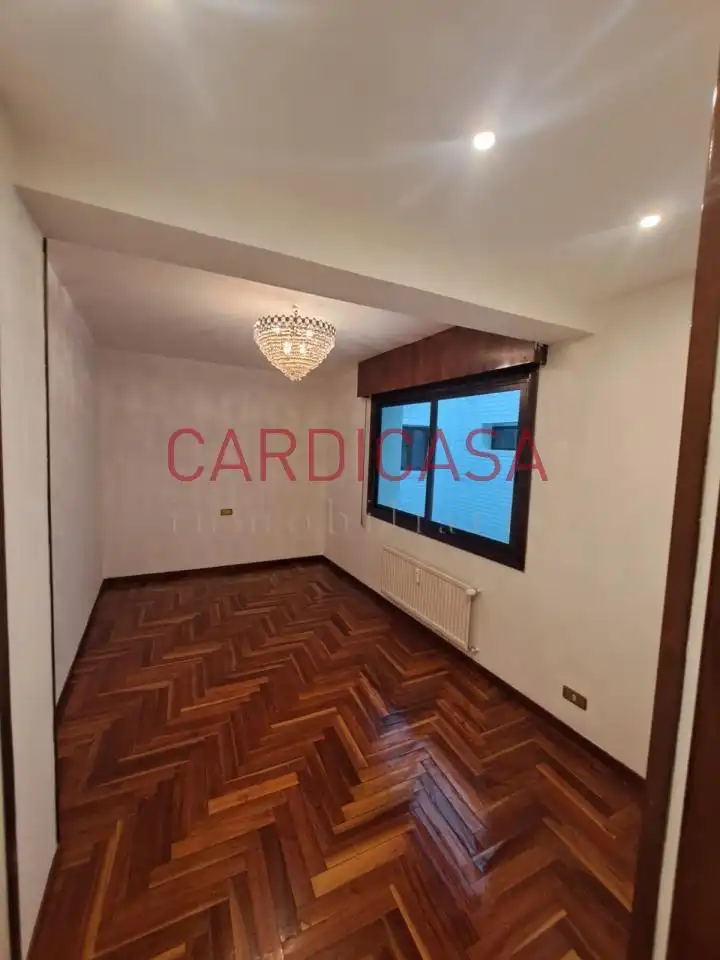 Piso de alquiler en Vigo  con Calefacción, Parquet y Balcón