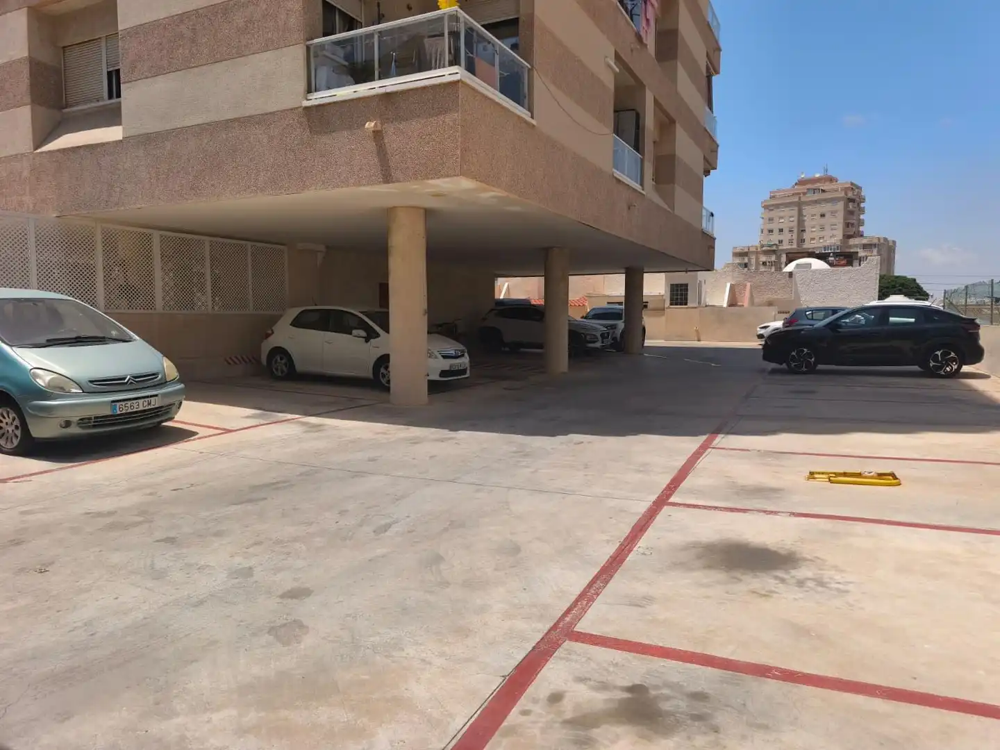 Parking de Apartamento en venta en Torrevieja con Amueblado, Balcón y Piscina comunitaria