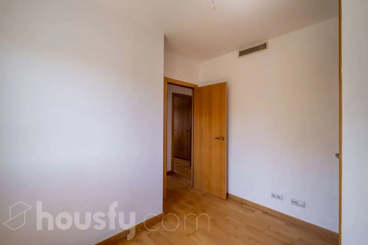 Bedroom of Flat for sale in Sant Cugat del Vallès  with Air Conditioner, Heating and Private garden