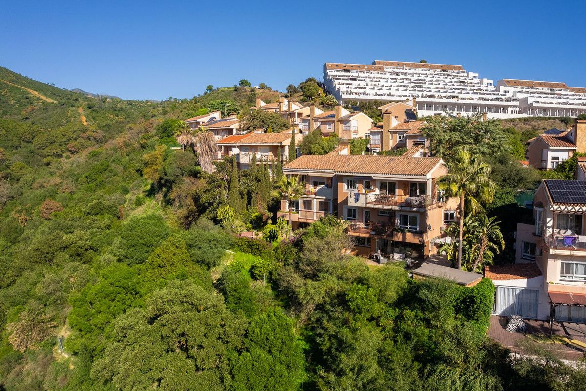 Exterior view of Single-family semi-detached for sale in Estepona  with Air Conditioner, Terrace and Swimming Pool