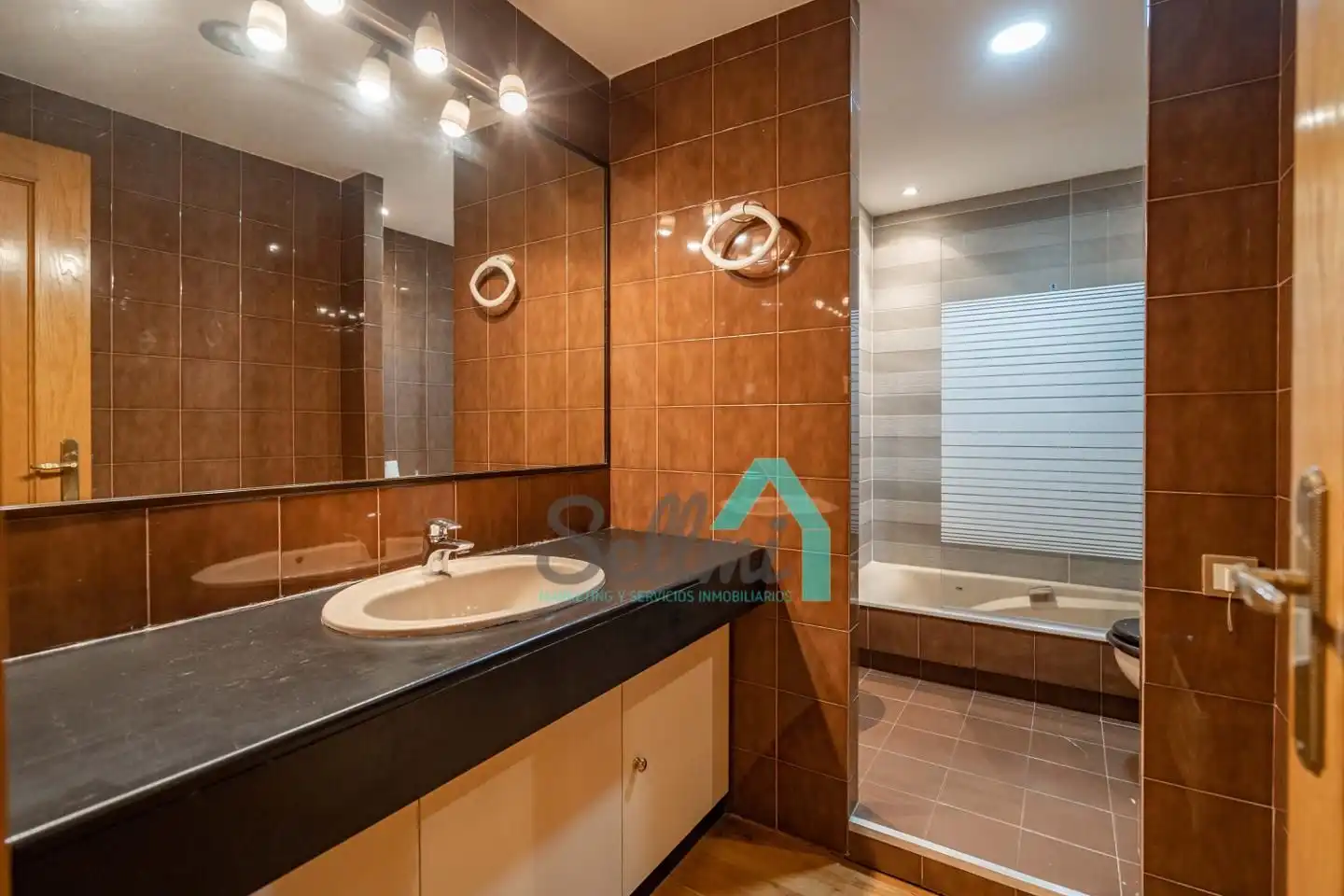 Baño de Piso en venta en Oviedo  con Calefacción, Parquet y Terraza