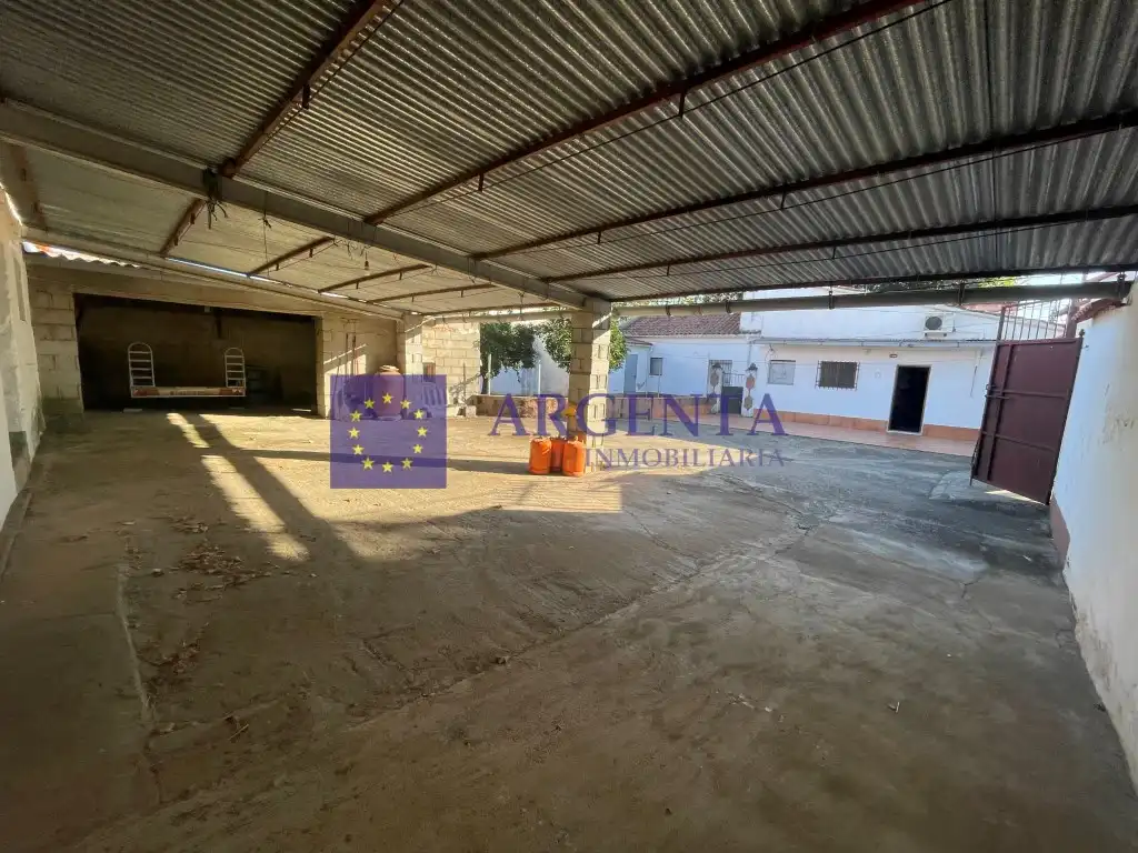 Parking de Casa o chalet en venta en Cáceres Capital con Jardín privado