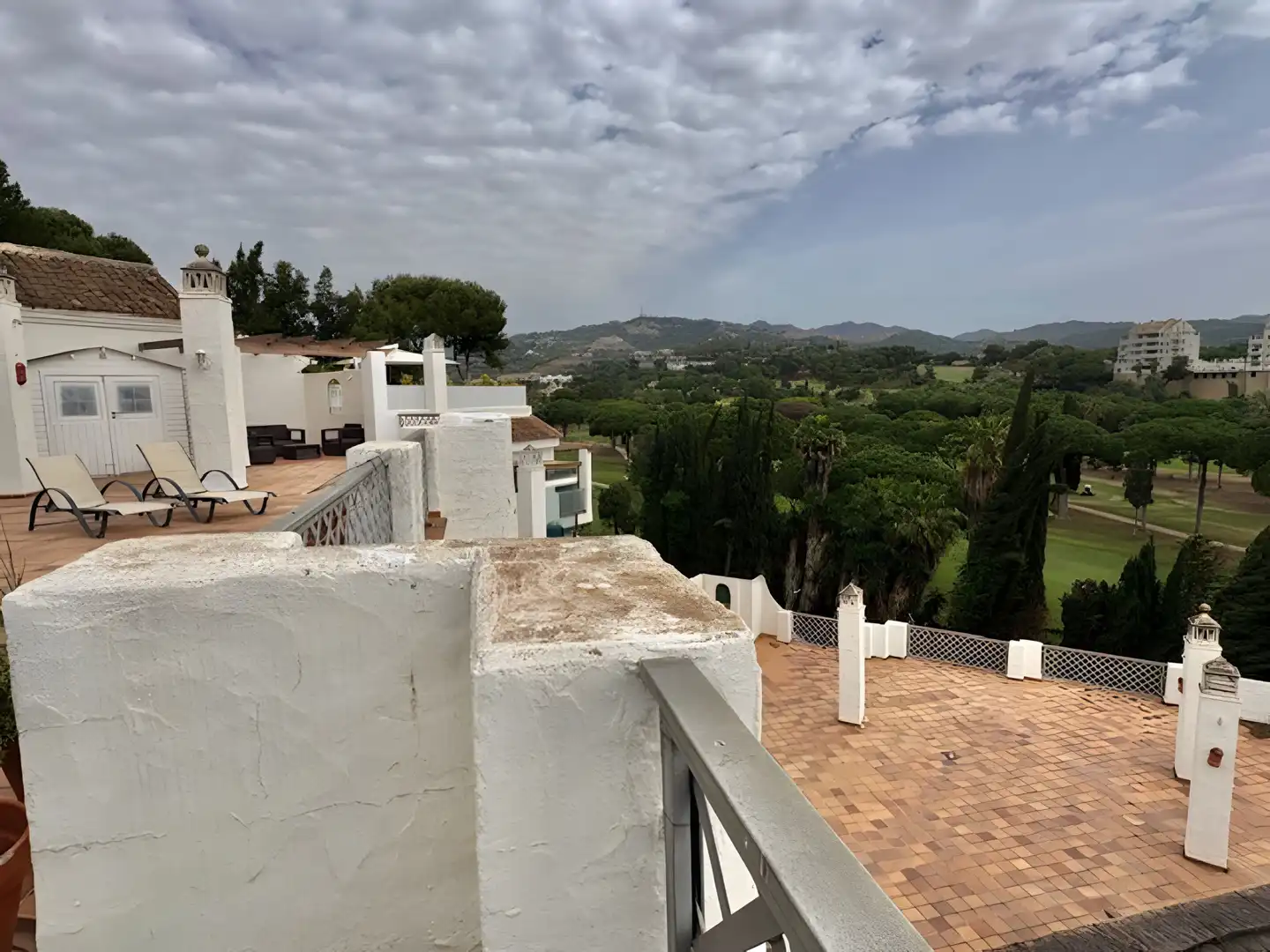 Terrasse von Dachboden zum Verkauf in Marbella mit Klimaanlage, Terrasse und Schwimmbad