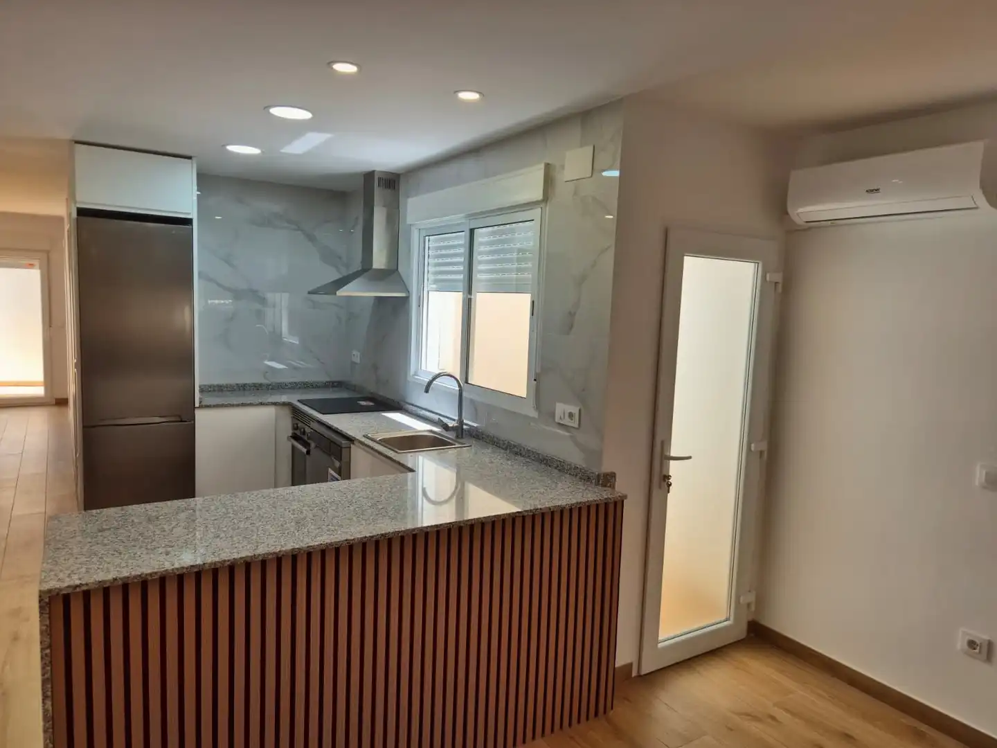 Cocina de Piso en venta en La Pobla de Vallbona con Aire acondicionado y Terraza
