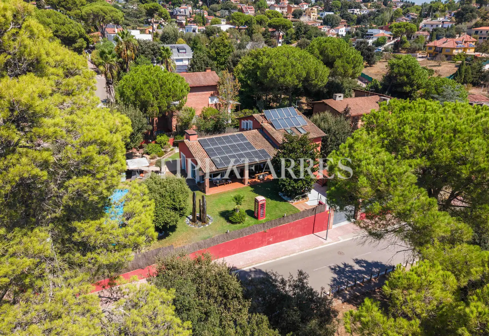 Vista exterior de Casa o xalet en venda en Barcelona amb Aire condicionat, Calefacció i Jardí privat