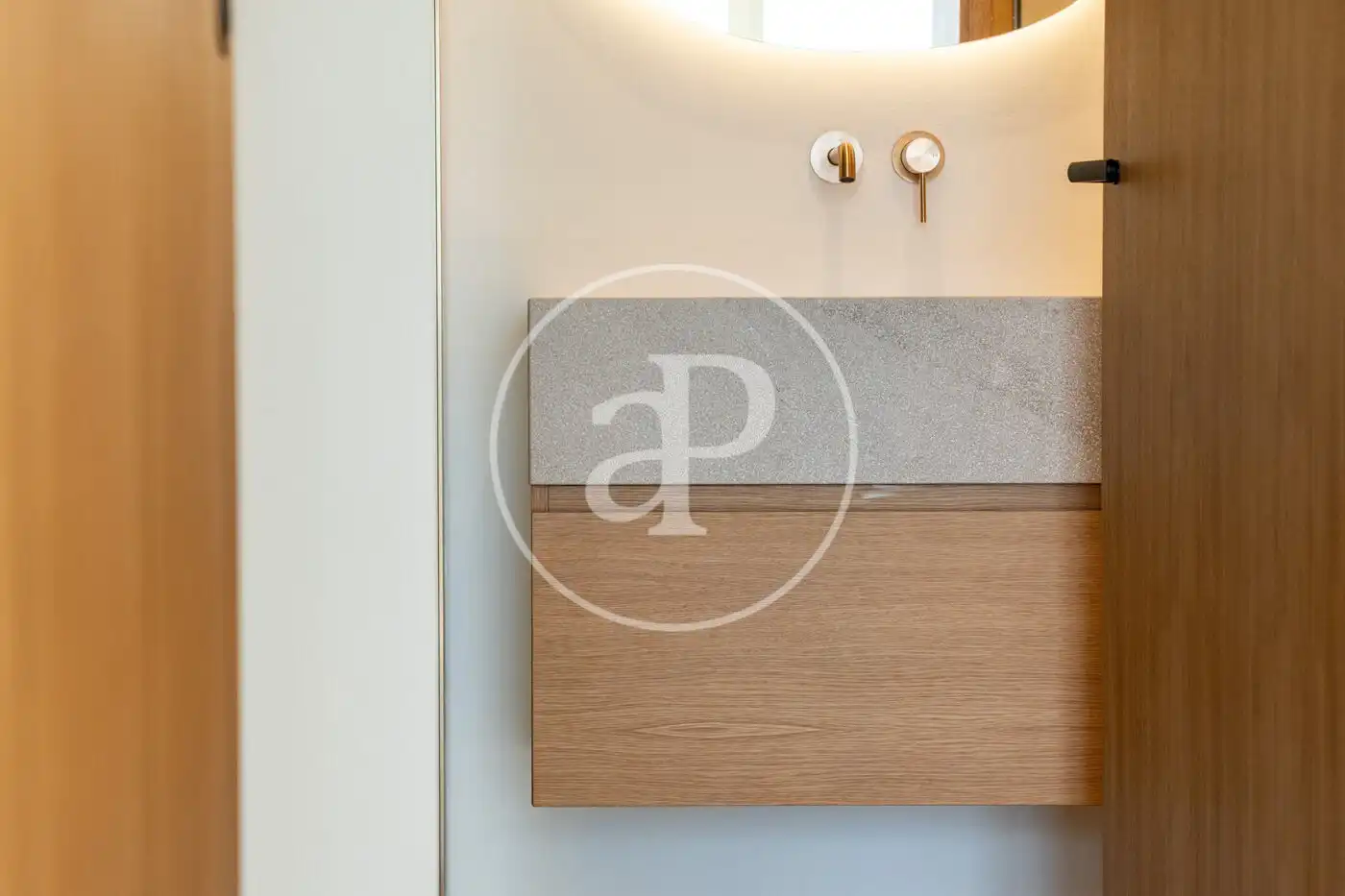 Baño de Piso en venta en  Palma de Mallorca con Aire acondicionado, Calefacción y Jardín privado