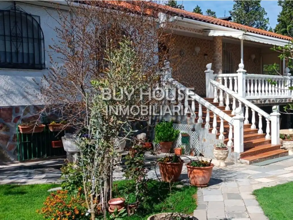 Vista exterior de Casa o xalet en venda en Villaluenga de la Sagra amb Jardí privat i Piscina