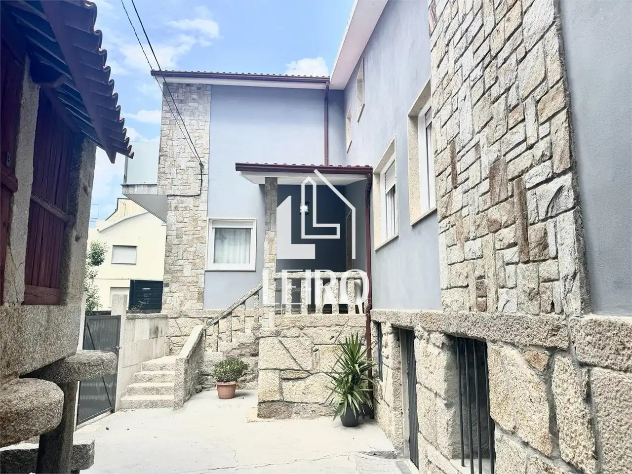 Vista exterior de Casa o xalet en venda en Sanxenxo amb Calefacció, Terrassa i Traster