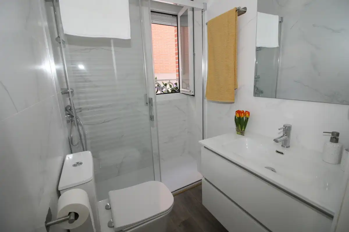 Badezimmer von Wohnung zum Verkauf in Arenas de San Pedro mit Heizung, Möbliert und Ofen