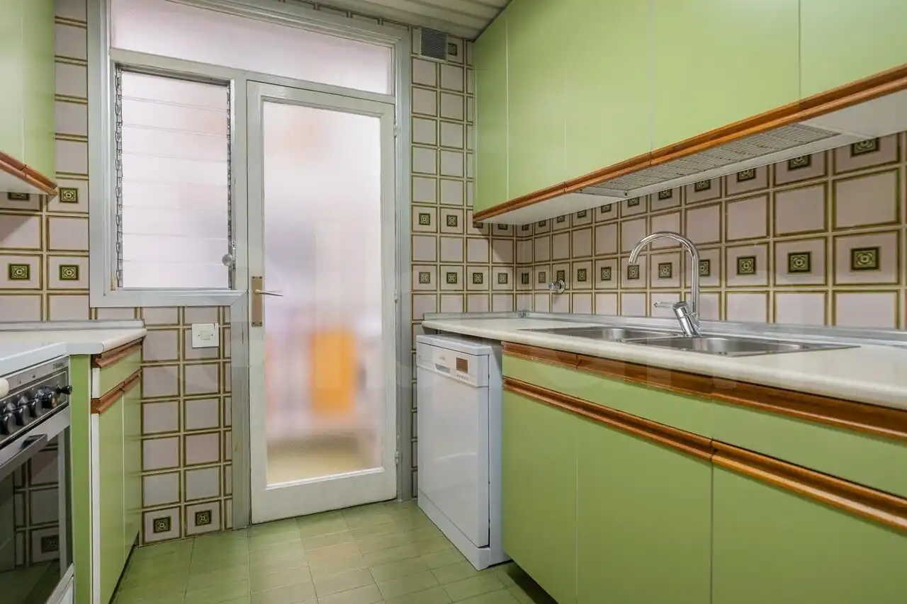 Kitchen of Flat for rent in Barcelona  with Heating, Parquet flooring and Terrace
