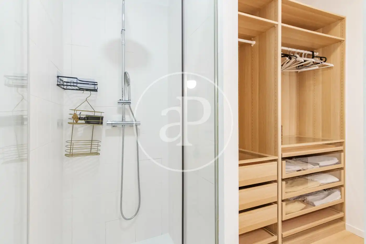 Bathroom of Flat for rent in Madrid  with Air Conditioner, Heating and Furnished