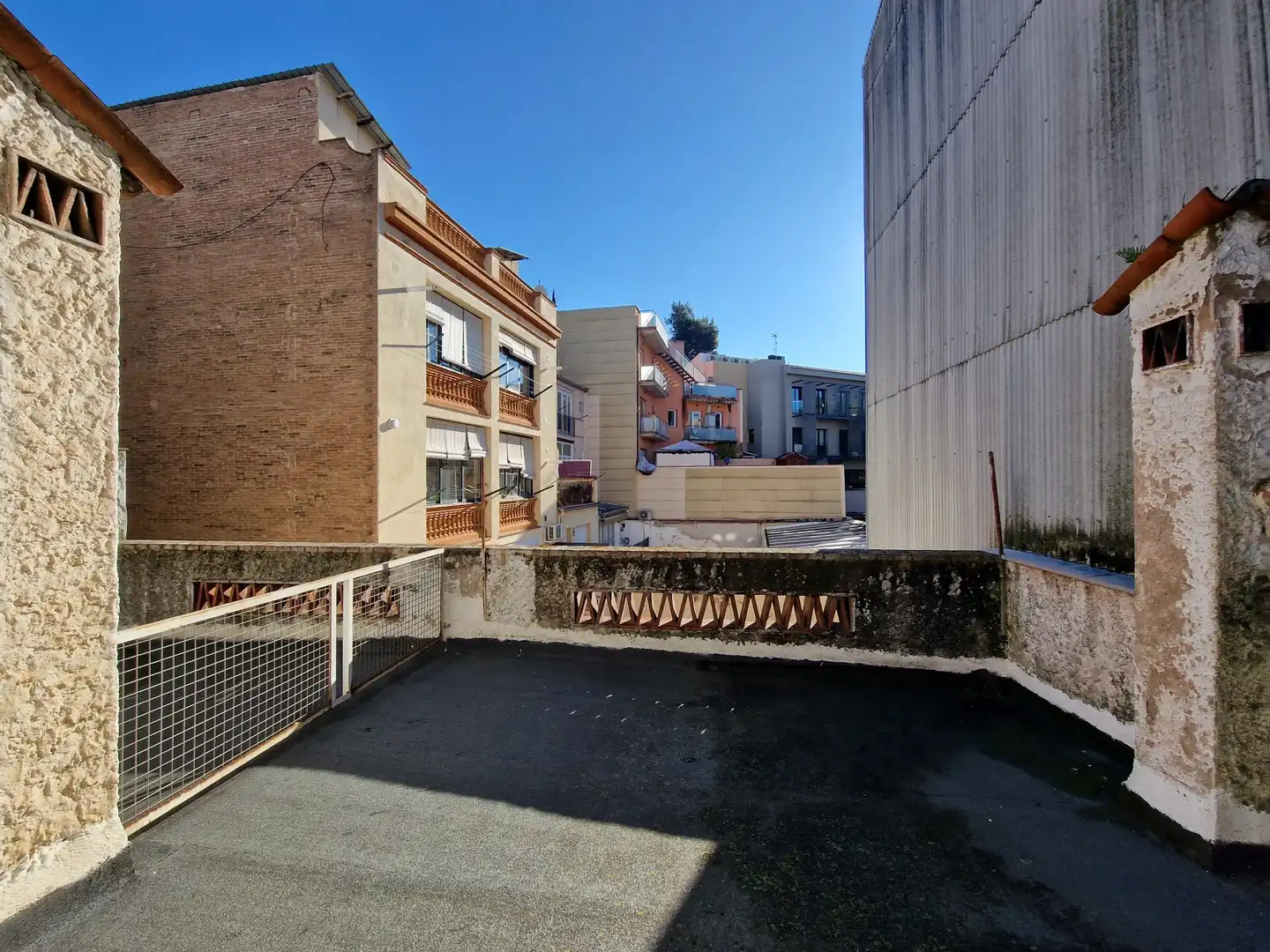 Exterior view of Flat for sale in Girona  with Air Conditioner, Heating and Terrace