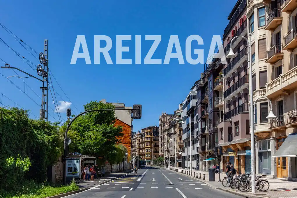 Außenansicht von Wohnung zum Verkauf in Donostia - San Sebastián  mit Heizung und Balkon