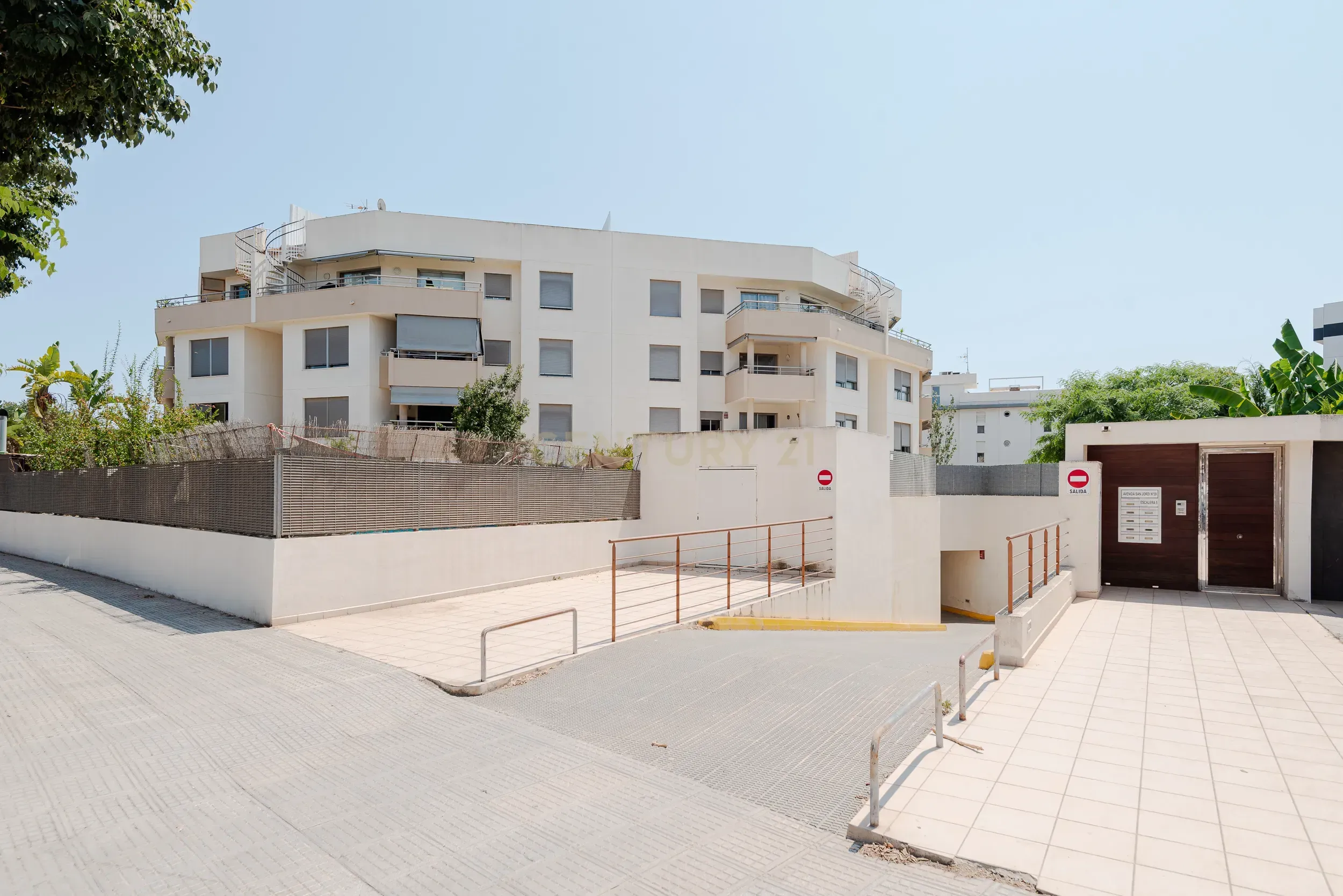 Vista exterior de Planta baixa en venda en Eivissa amb Aire condicionat i Piscina