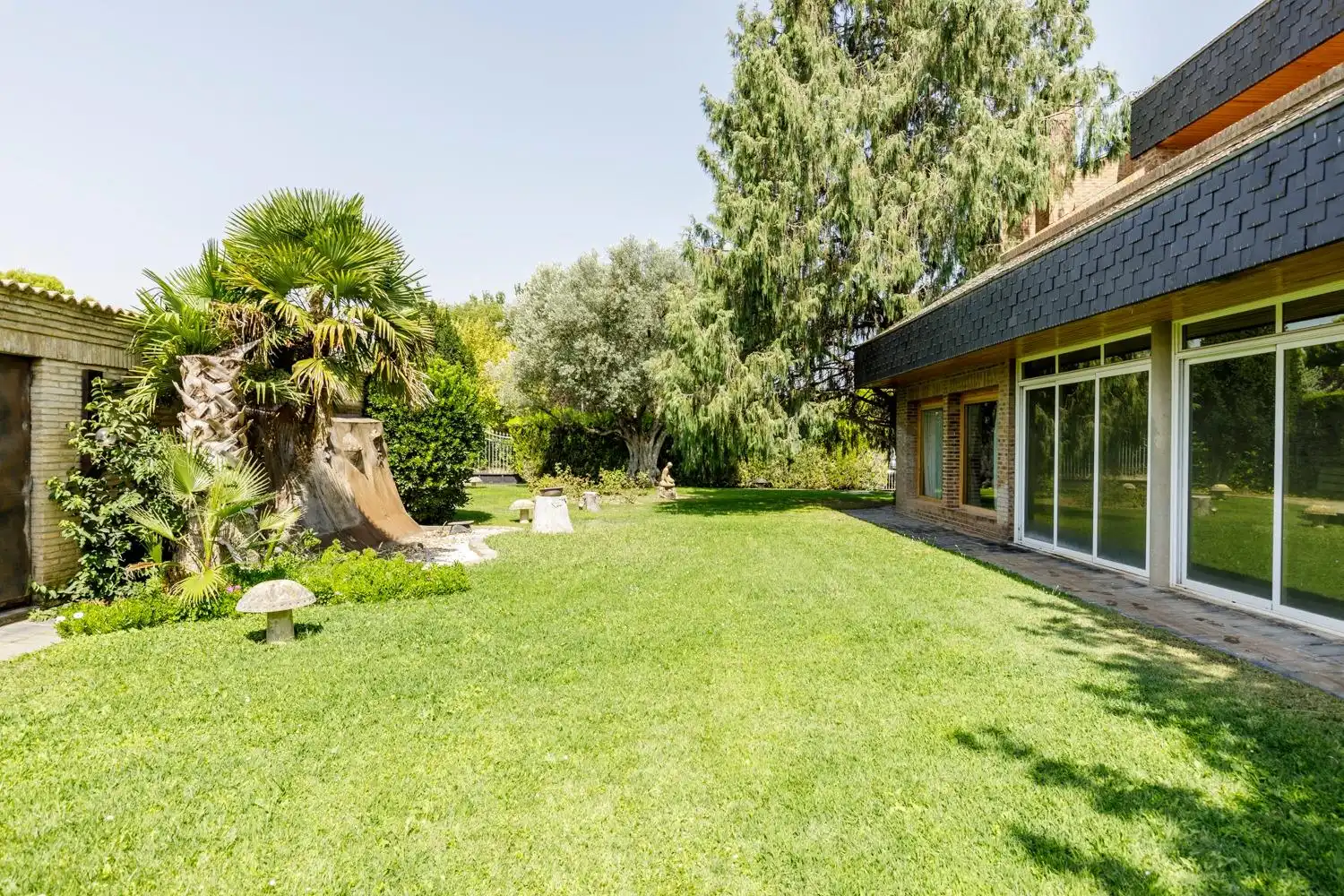 Garden of Houses for sale in Zaragoza  with Air Conditioner, Heating and Private garden
