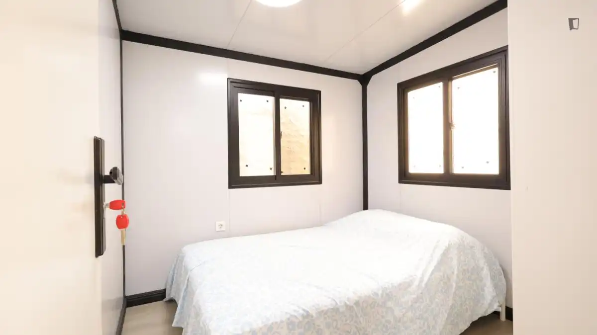 Habitación de Apartamento de alquiler en Madrid con Aire acondicionado, Calefacción y Amueblado