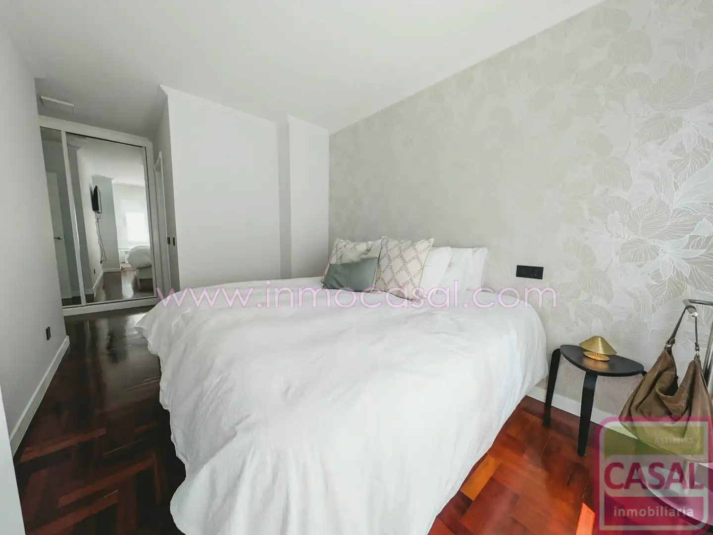 Habitación de Piso en venta en Oviedo  con Calefacción, Terraza y Trastero