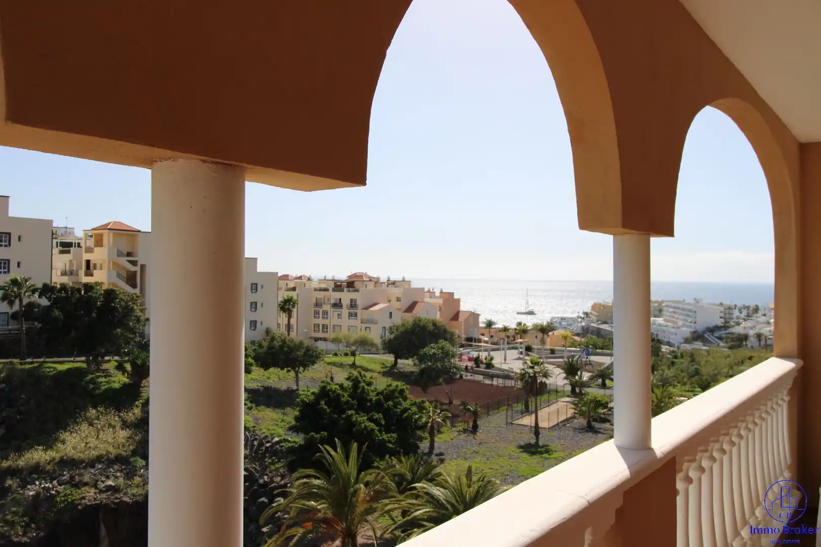 Habitación de Piso en venta en Adeje con Amueblado y Piscina comunitaria