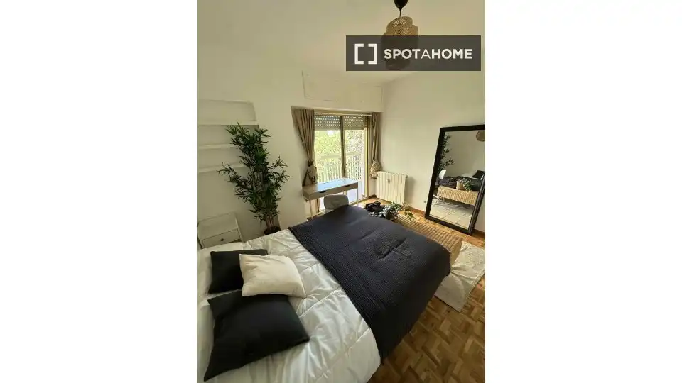 Bedroom of Flat for rent in Madrid  with Air Conditioner, Heating and Furnished