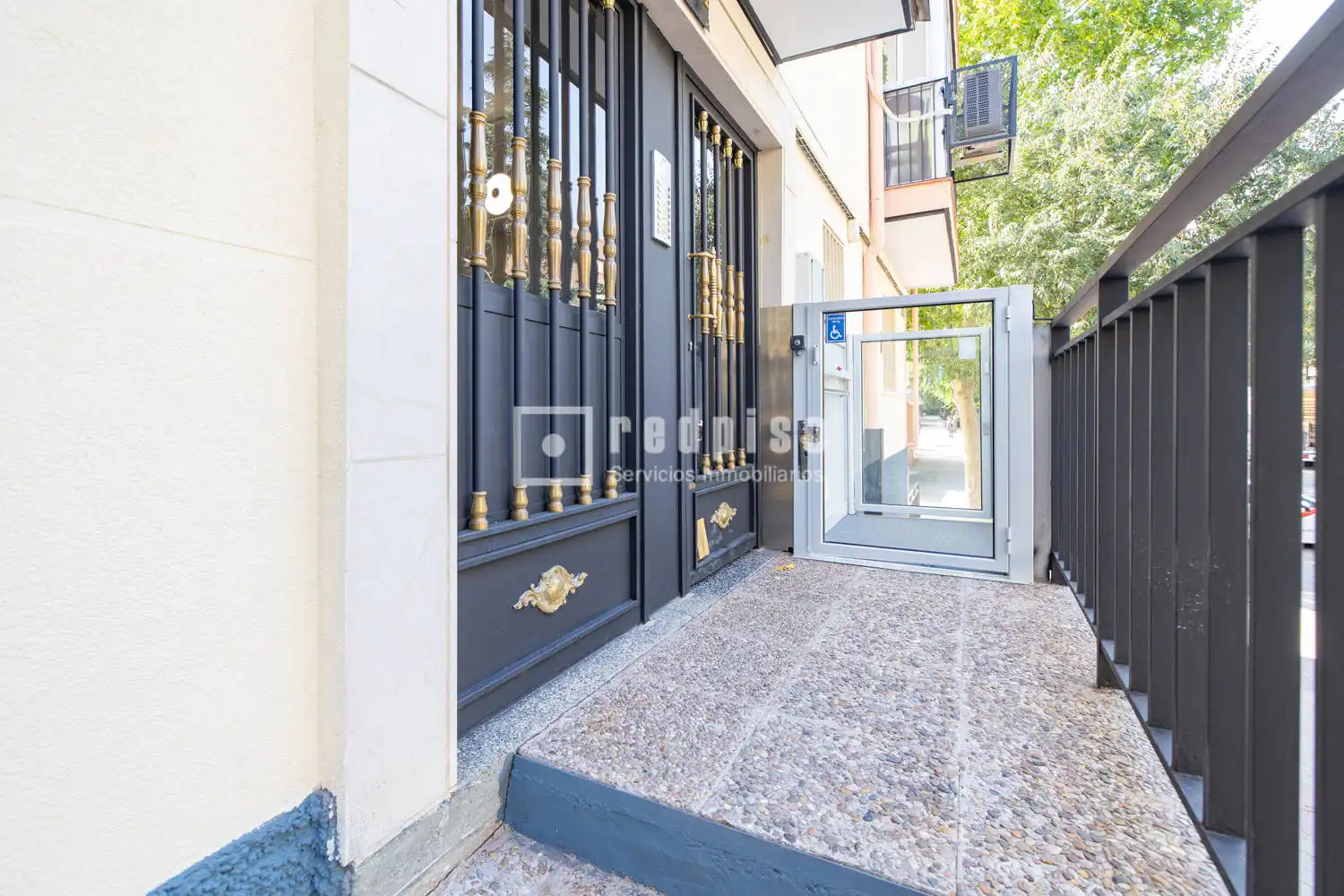 Vista exterior de Piso en venta en Madrid con Aire acondicionado, Calefacción y Amueblado