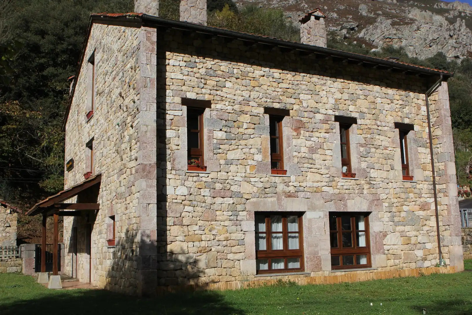 Vista exterior de Casa o chalet en venta en Cabrales con Jardín privado y Terraza