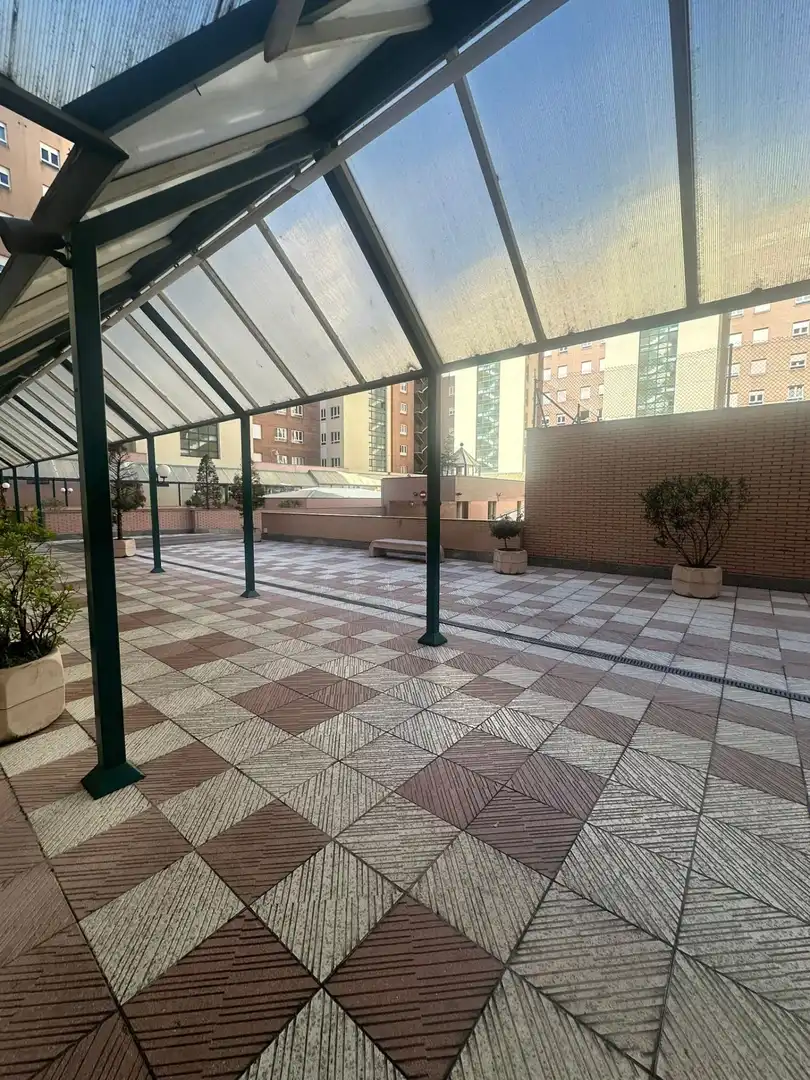 Terraza de Piso en venta en León Capital  con Calefacción, Terraza y TV