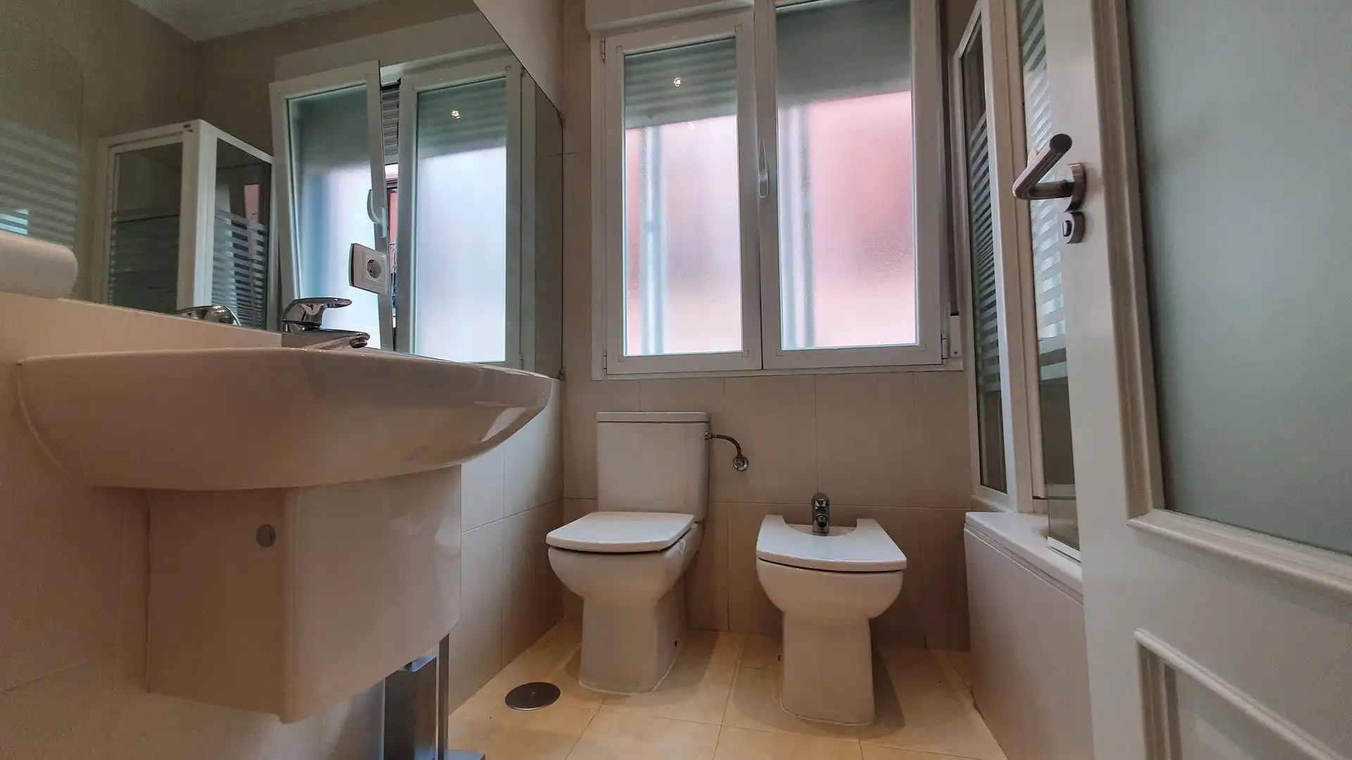 Flat for rent in Calle de San Bernardo, Universidad - Malasaña
