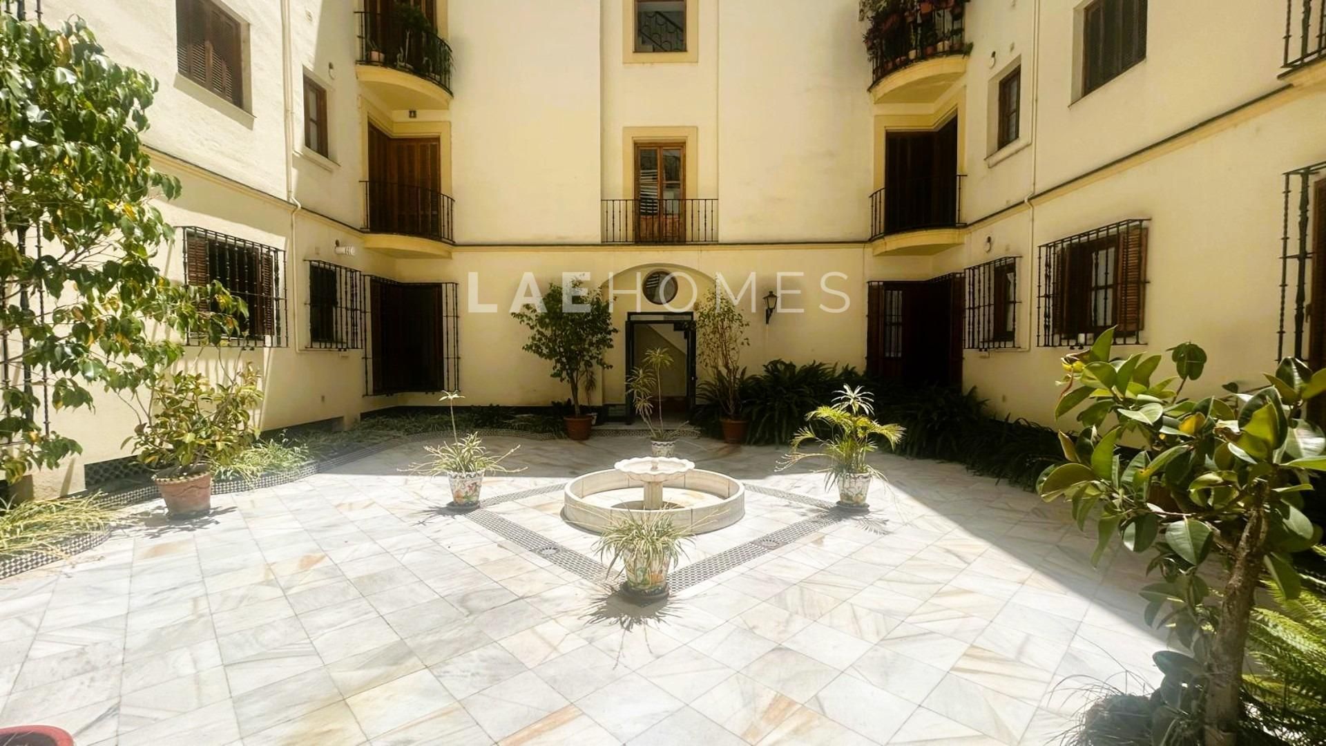 Exterior view of Flat for sale in  Sevilla Capital  with Air Conditioner, Heating and Parquet flooring